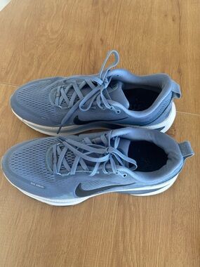 Nike Vomero 18: men’s road running shoes size 9. Great condition.